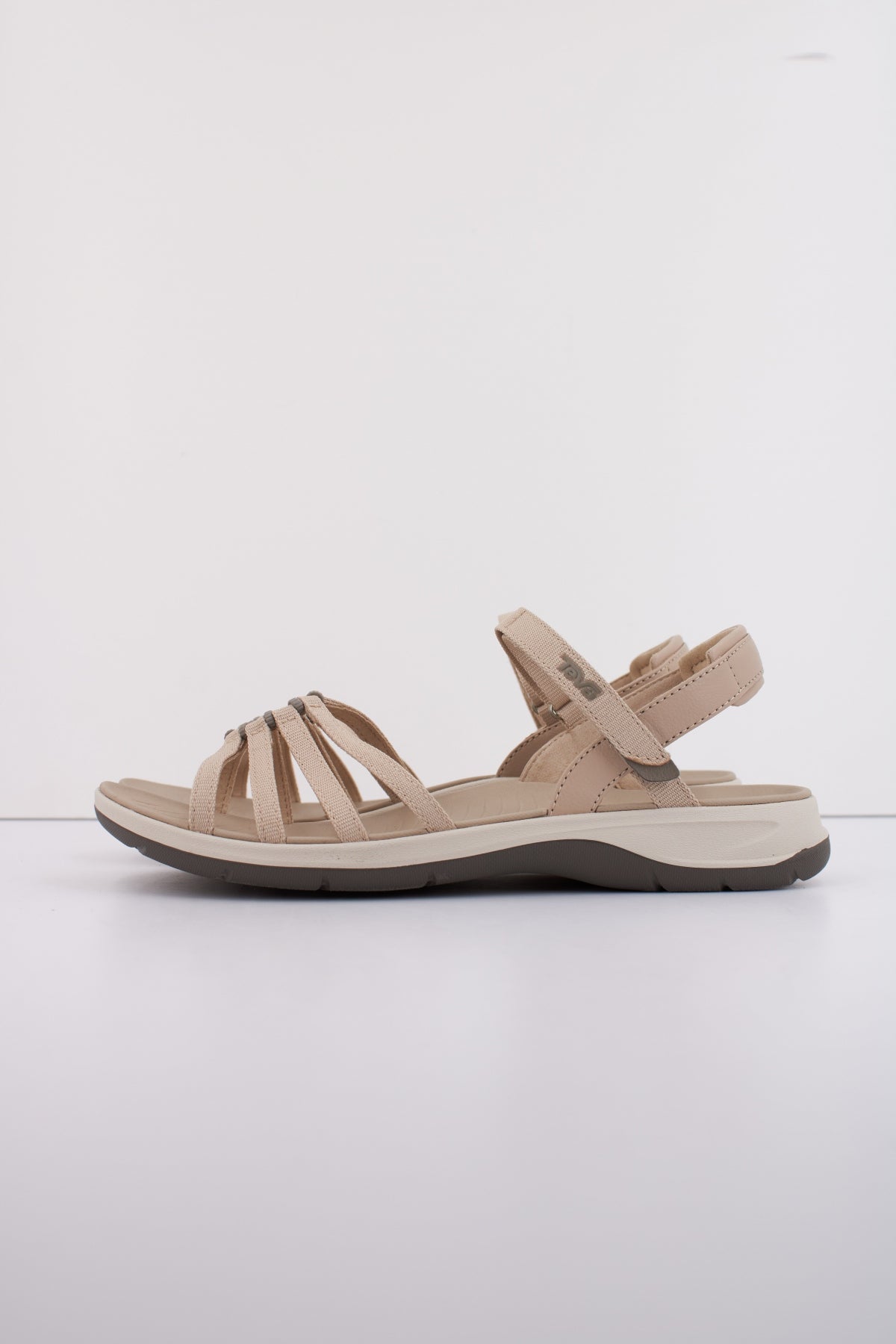 TEVA W TIRRA TRAVELLE en color MARRON CLARO (1)