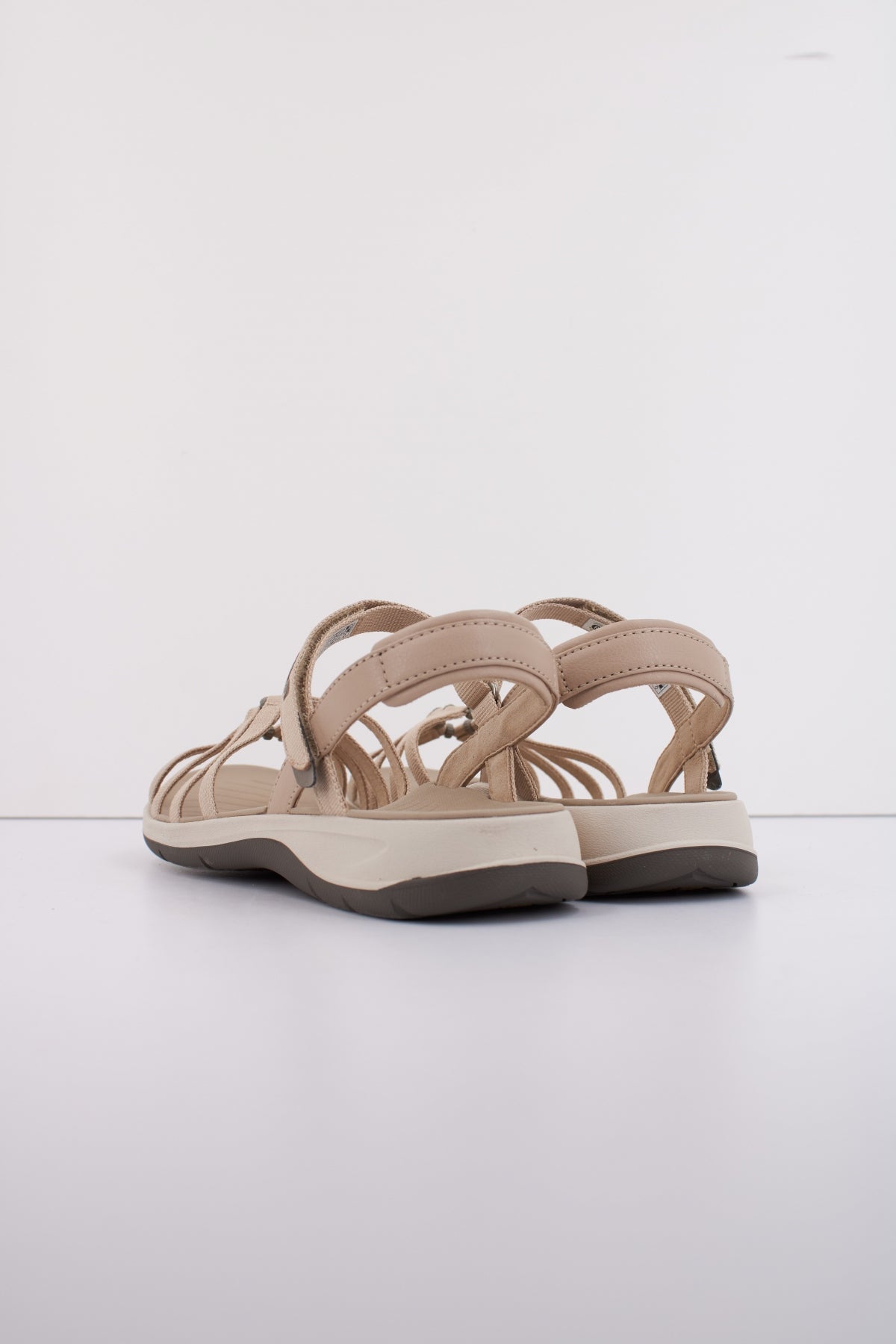 TEVA W TIRRA TRAVELLE en color MARRON CLARO (4)