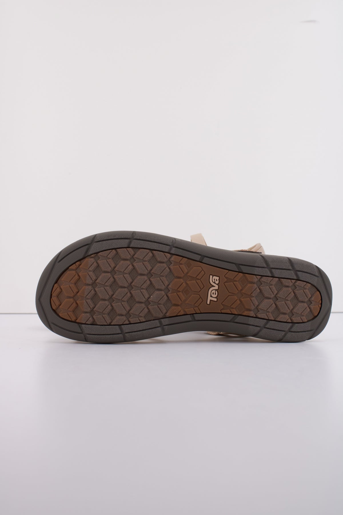 TEVA W TIRRA TRAVELLE en color MARRON CLARO (5)