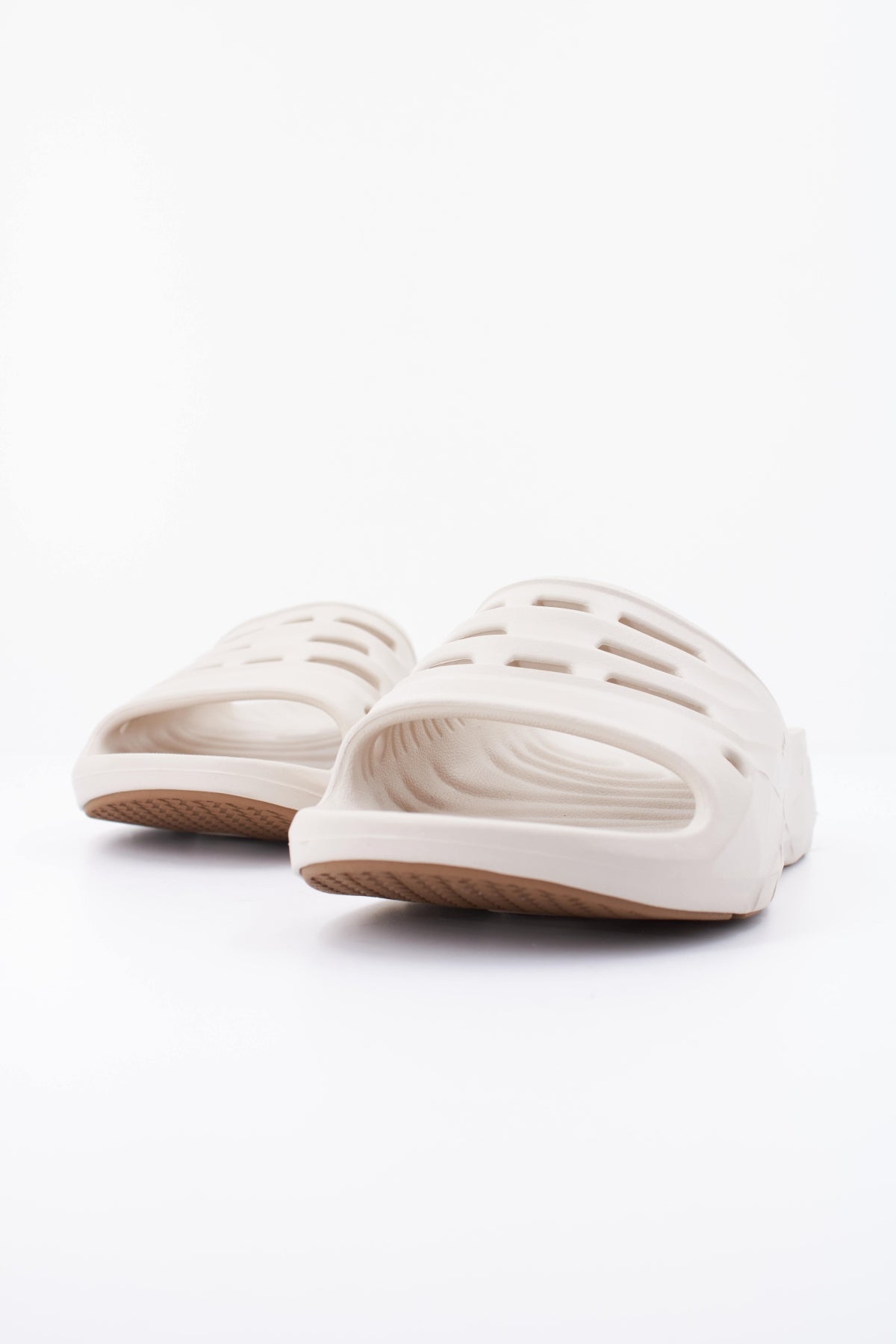 TEVA M APRETRAIL en color BEIS (2)
