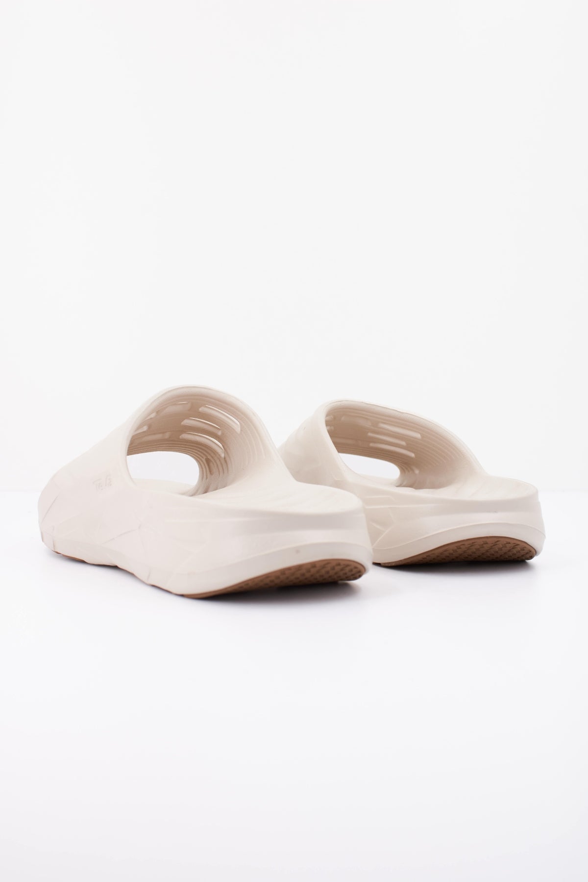 TEVA M APRETRAIL en color BEIS (4)