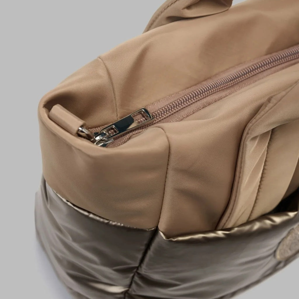 BLAUER POLYESTER NYLON TOTE BAG PADDED en color BEIS (6)