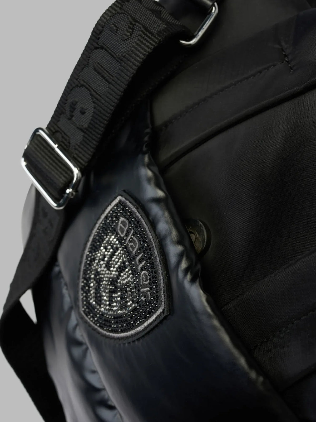 BLAUER POLYESTER NYLON TOTE BAG PADDED en color NEGRO (3)