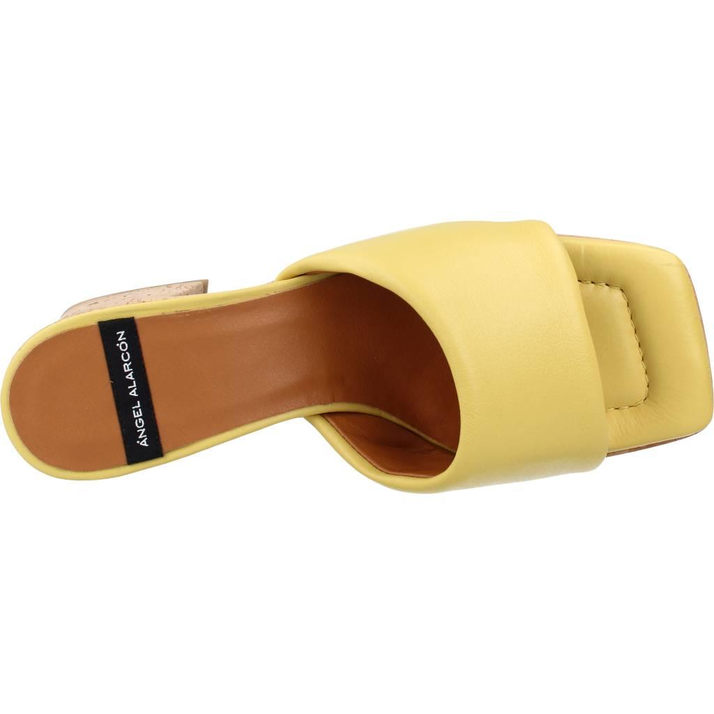 ÁNGEL ALARCÓN G en color AMARILLO (7)
