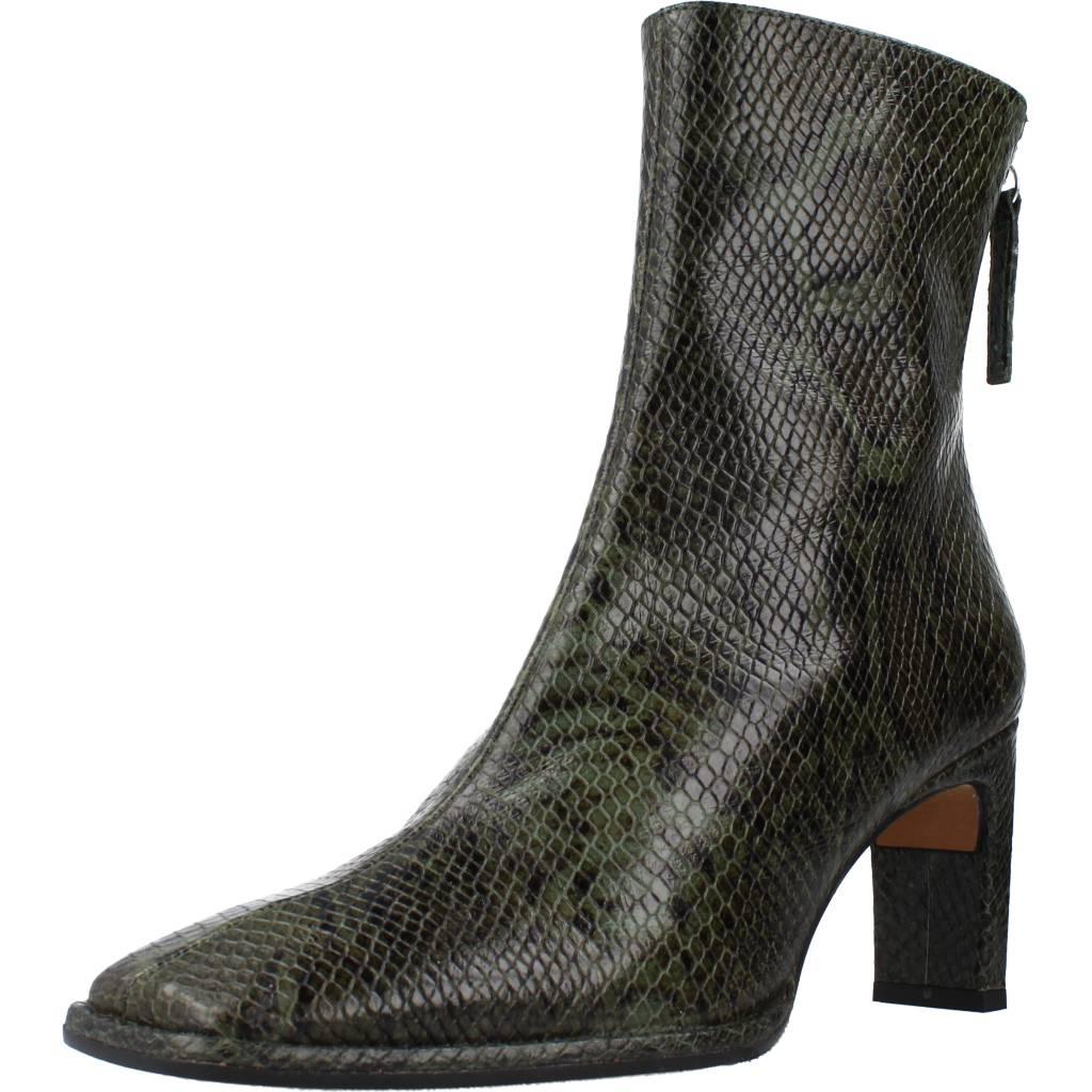 ÁNGEL ALARCÓN LAURYN en color ANIMAL PRINT (1)