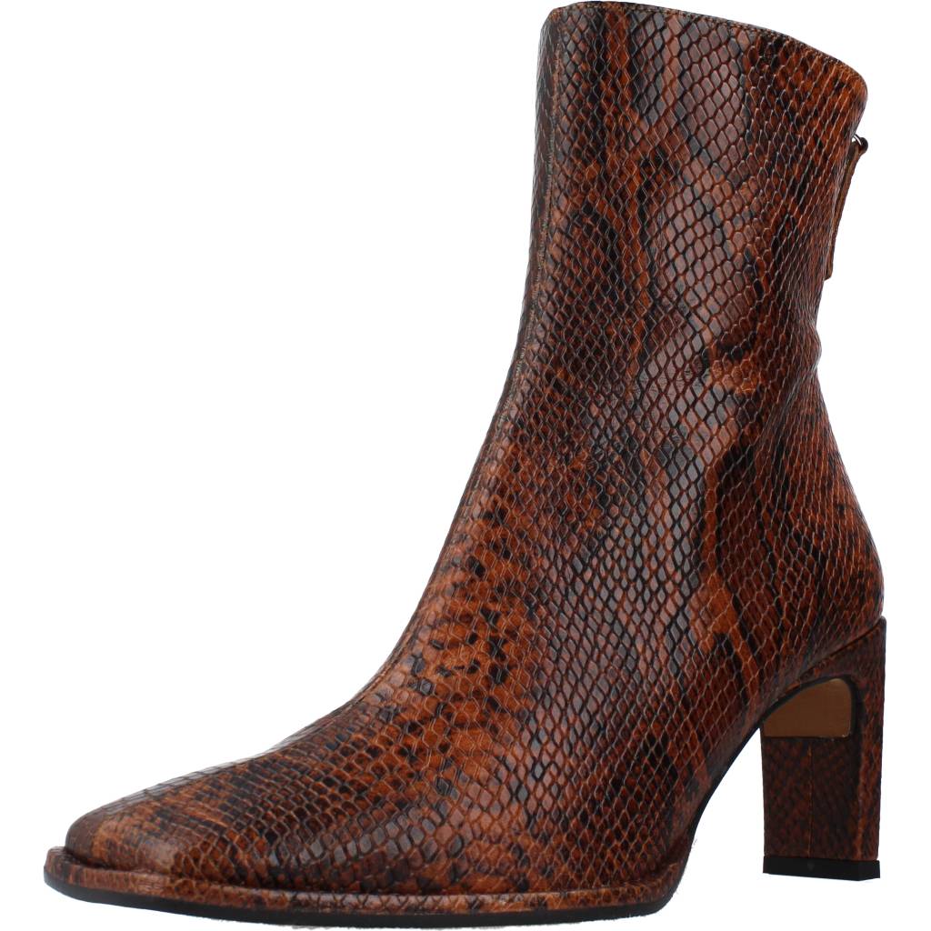 ÁNGEL ALARCÓN LAURYN en color ANIMAL PRINT (1)