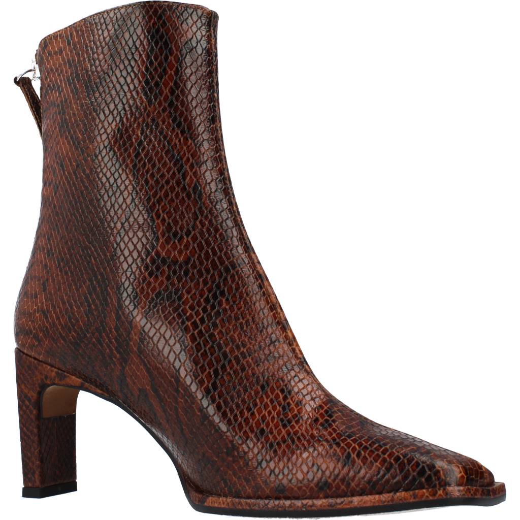 ÁNGEL ALARCÓN LAURYN en color ANIMAL PRINT (5)