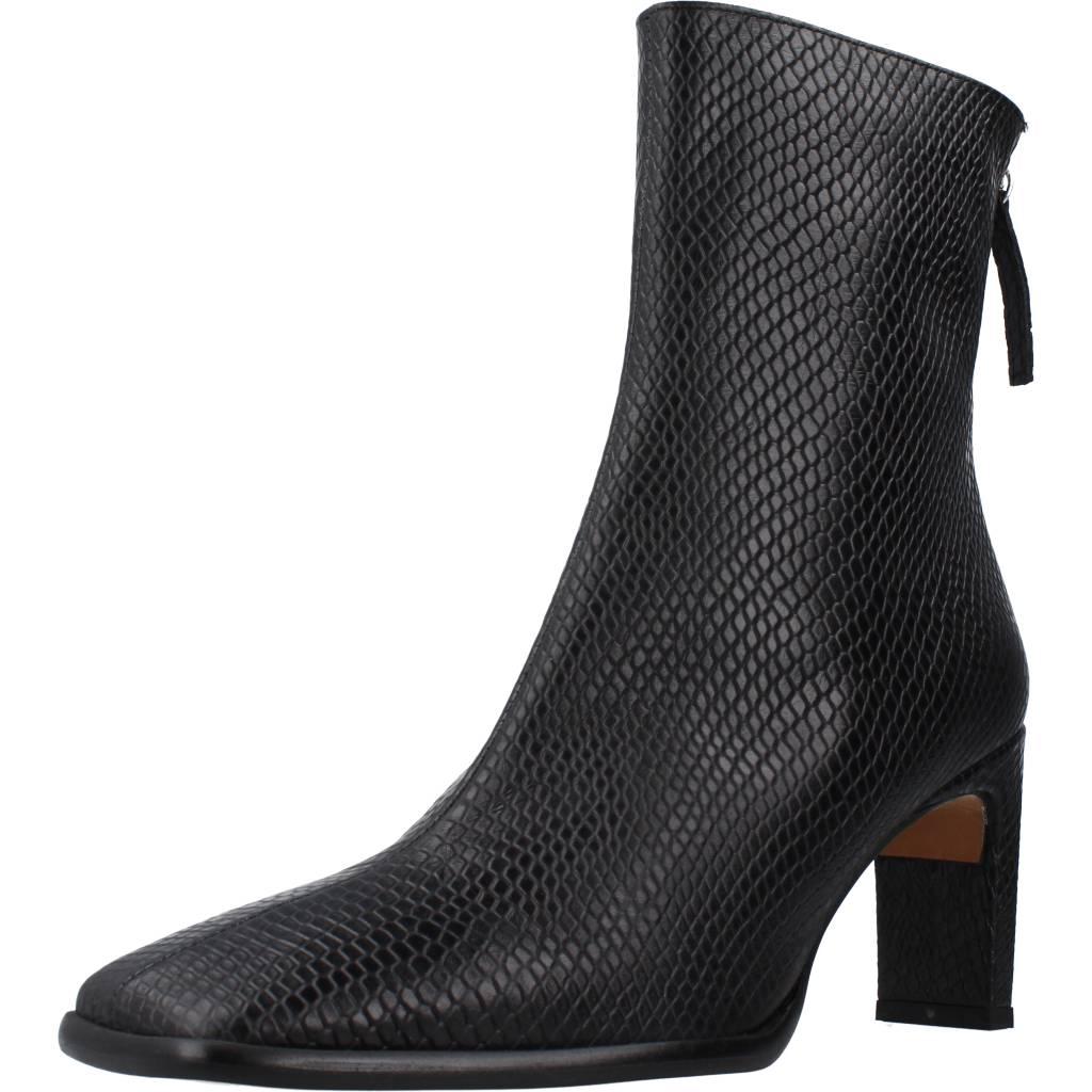 ÁNGEL ALARCÓN LAURYN en color ANIMAL PRINT (1)