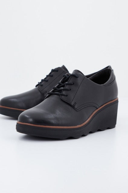 CLARKS MAZY HYANNIS en color NEGRO (1)