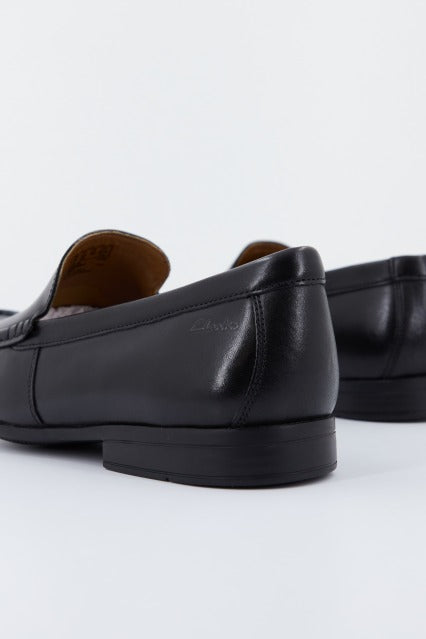 CLARKS CLAUDE PLAIN en color NEGRO (3)