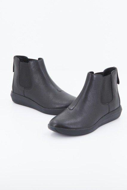 CLARKS TAWNIA MID en color NEGRO (2)