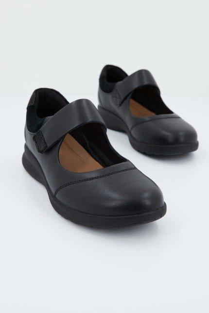 CLARKS UN ADORN STRAP en color NEGRO (2)