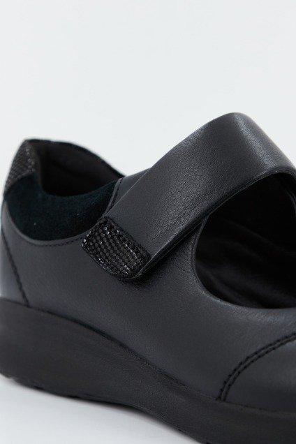 CLARKS UN ADORN STRAP en color NEGRO (4)