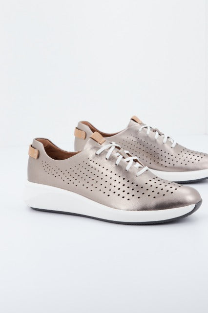 CLARKS UN RIO TIE en color BRONCE (1)