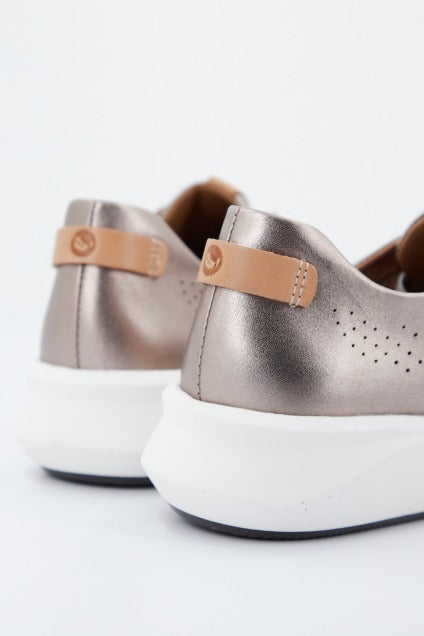 CLARKS UN RIO TIE en color BRONCE (4)