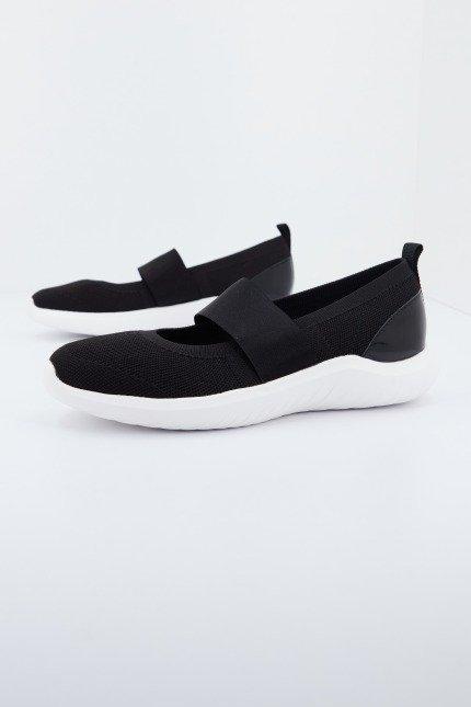 CLARKS NOVA SOL en color NEGRO (1)