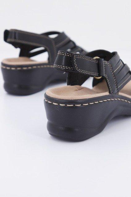 CLARKS LEXI CARMEN LEATHER en color NEGRO (3)