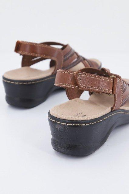 CLARKS LEXI CARMEN LEATHER en color MARRON (3)