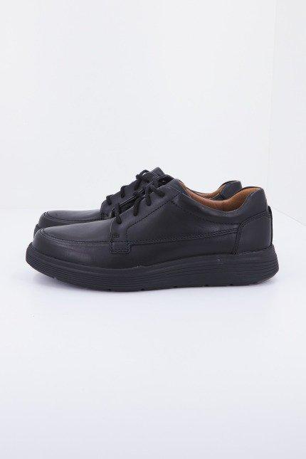 CLARKS UN ADOBE EASE en color NEGRO (1)