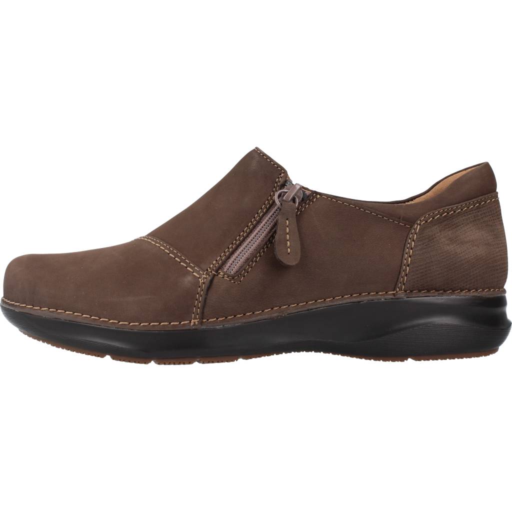 CLARKS APPLEY ZIP en color MARRON (2)