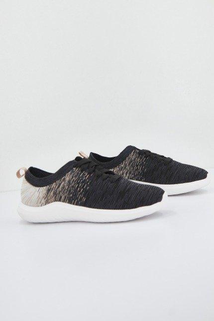 CLARKS NOVA GLINT en color NEGRO (1)