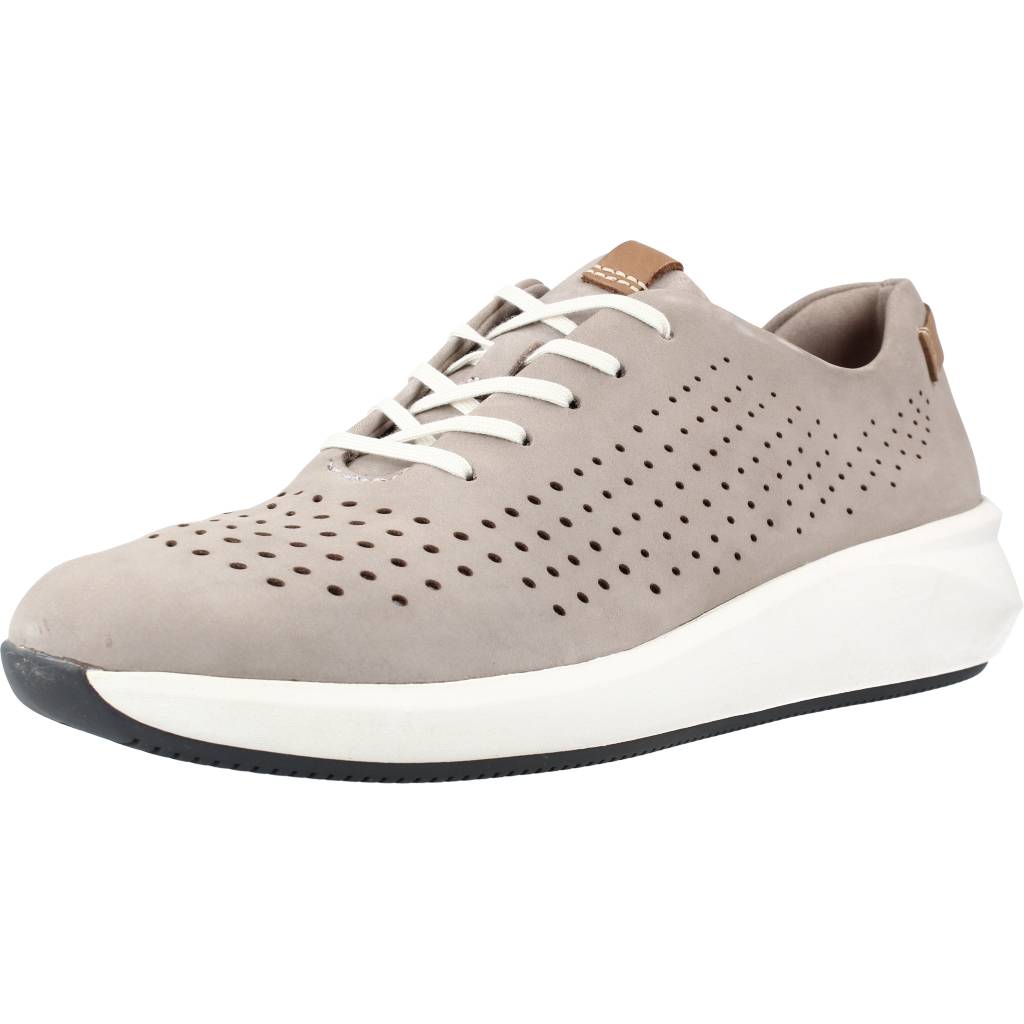 CLARKS UN RIO TIE en color GRIS (1)