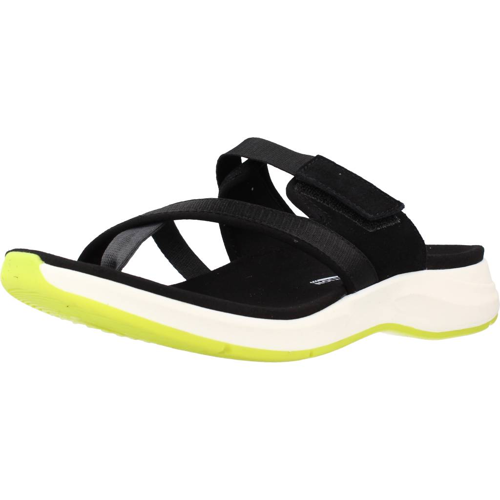 CLARKS SOLAN SURF en color NEGRO (1)