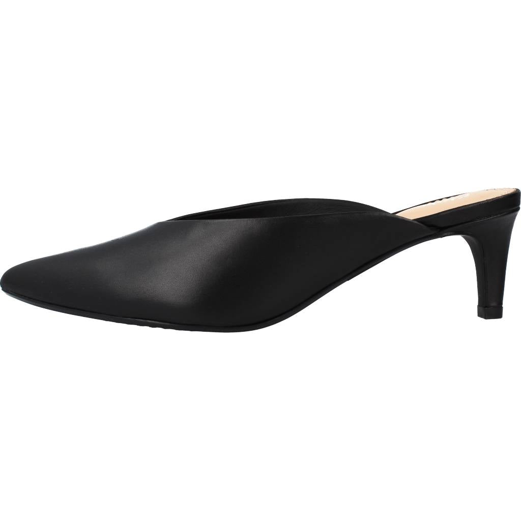 CLARKS GENOA MULE en color NEGRO (2)