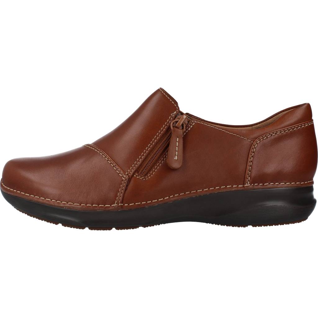 CLARKS APPLEY ZIP en color MARRON (2)