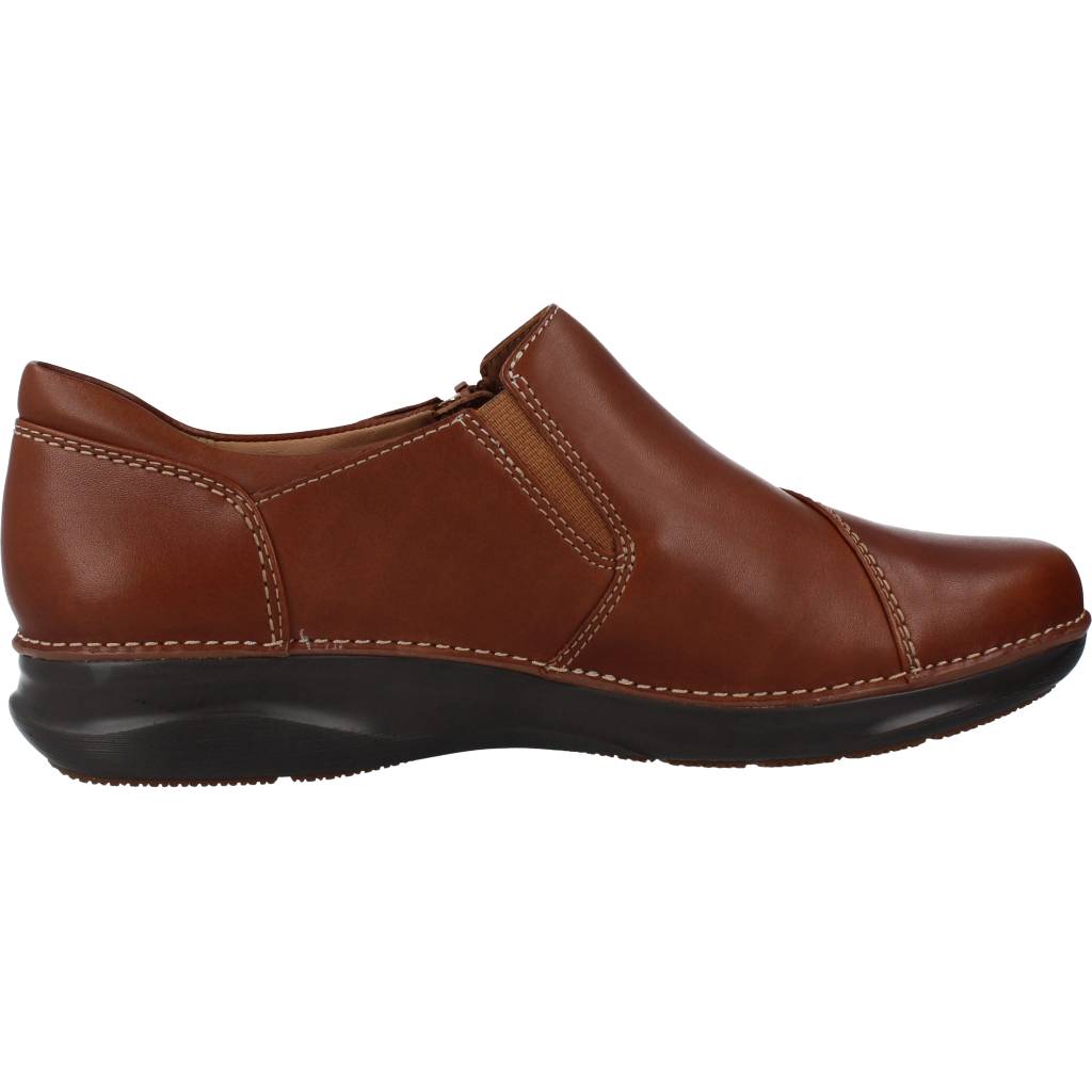 CLARKS APPLEY ZIP en color MARRON (4)