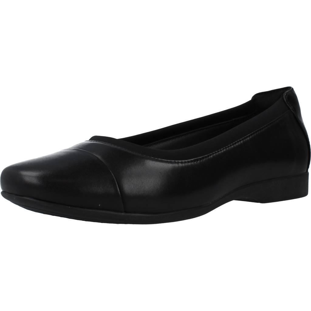 CLARKS UN DARCEY CAP en color NEGRO (1)