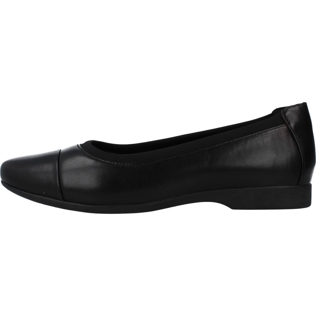 CLARKS UN DARCEY CAP en color NEGRO (2)