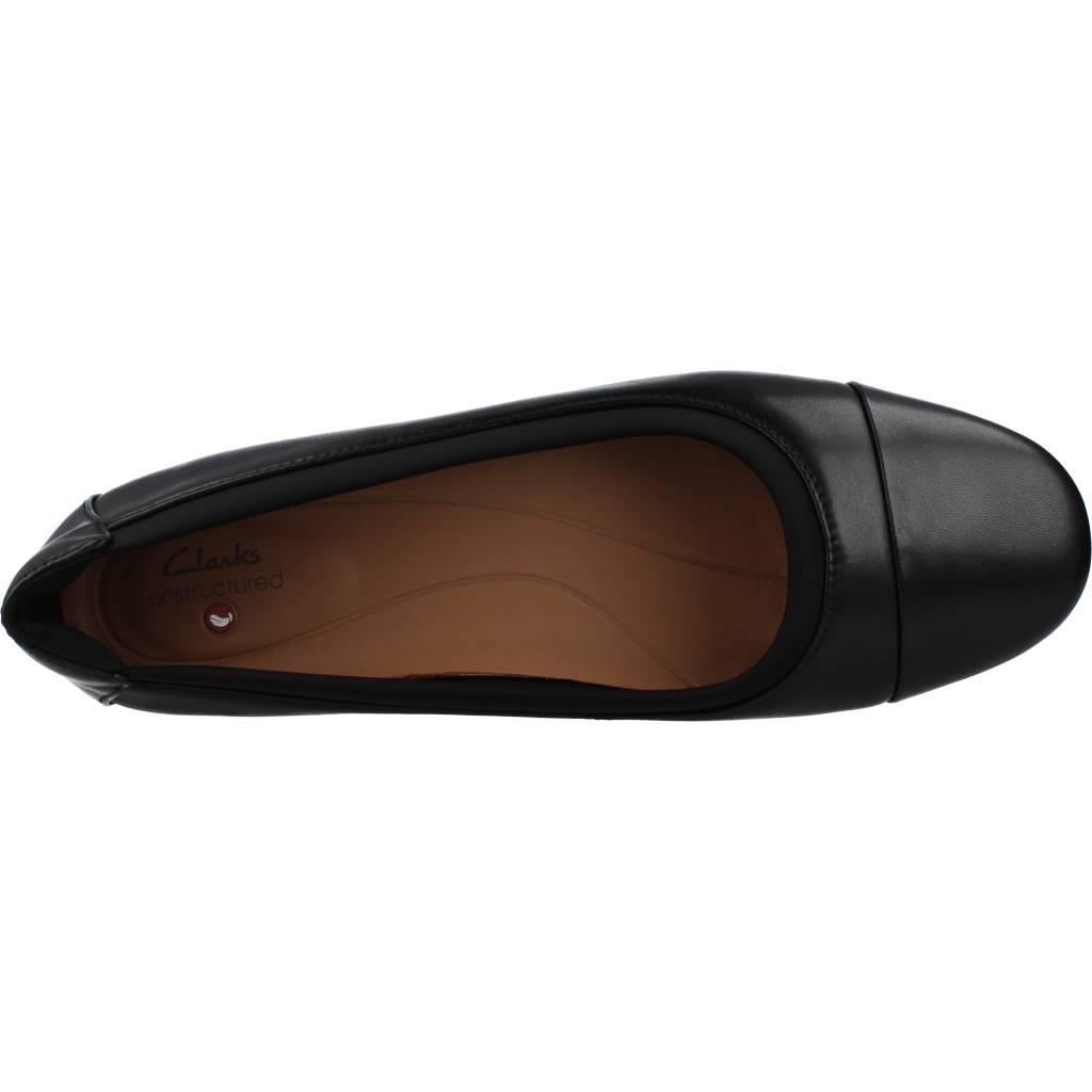 CLARKS UN DARCEY CAP en color NEGRO (7)