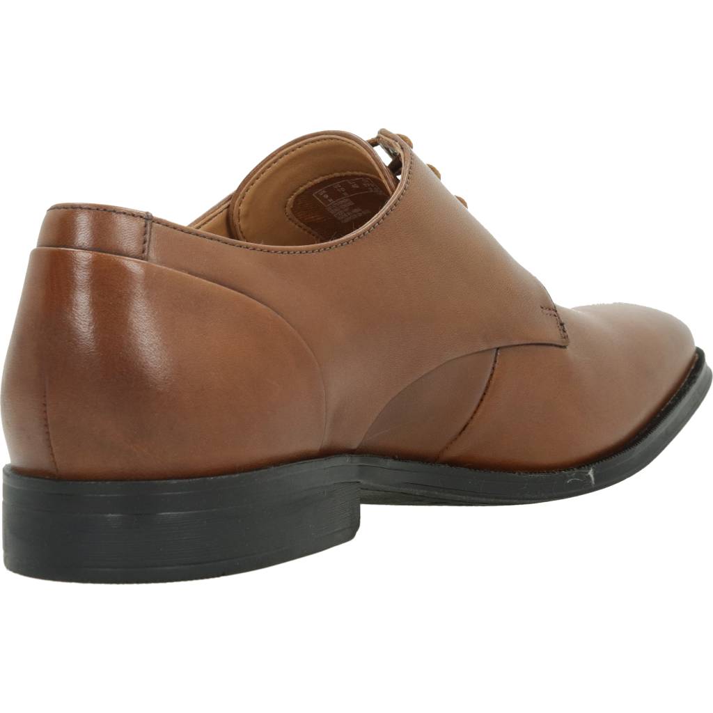 CLARKS GILMAN PLAIN en color MARRON (3)