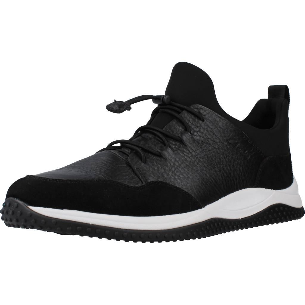 CLARKS PUXTON EASE en color NEGRO (1)