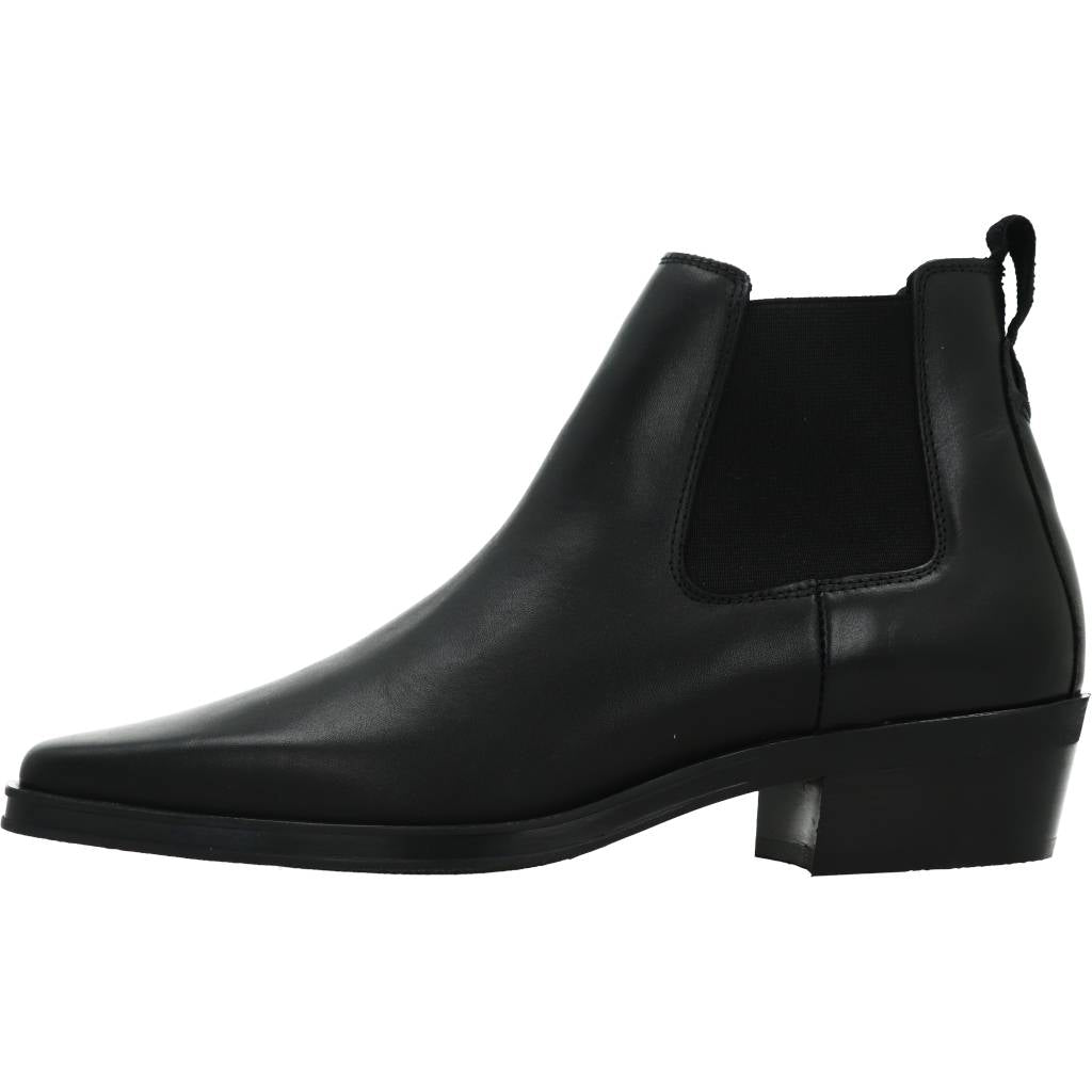 CLARKS ALCINA TOP en color NEGRO (2)