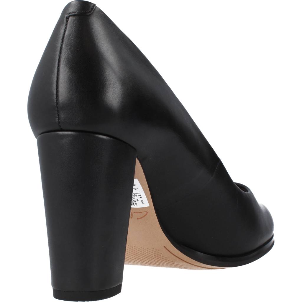 CLARKS KAYLIN CARA en color NEGRO (3)