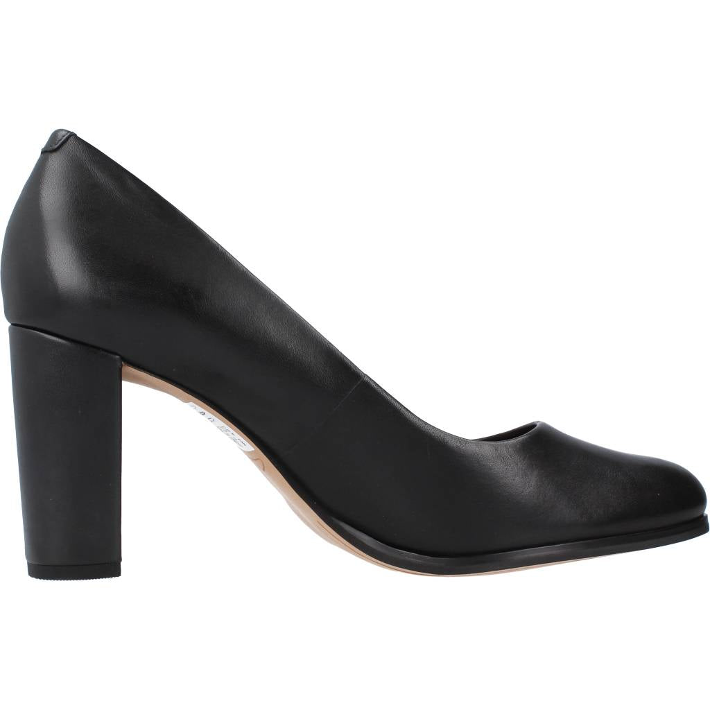 CLARKS KAYLIN CARA en color NEGRO (4)