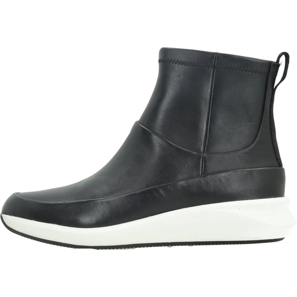 CLARKS UN RIO FREE en color NEGRO (2)