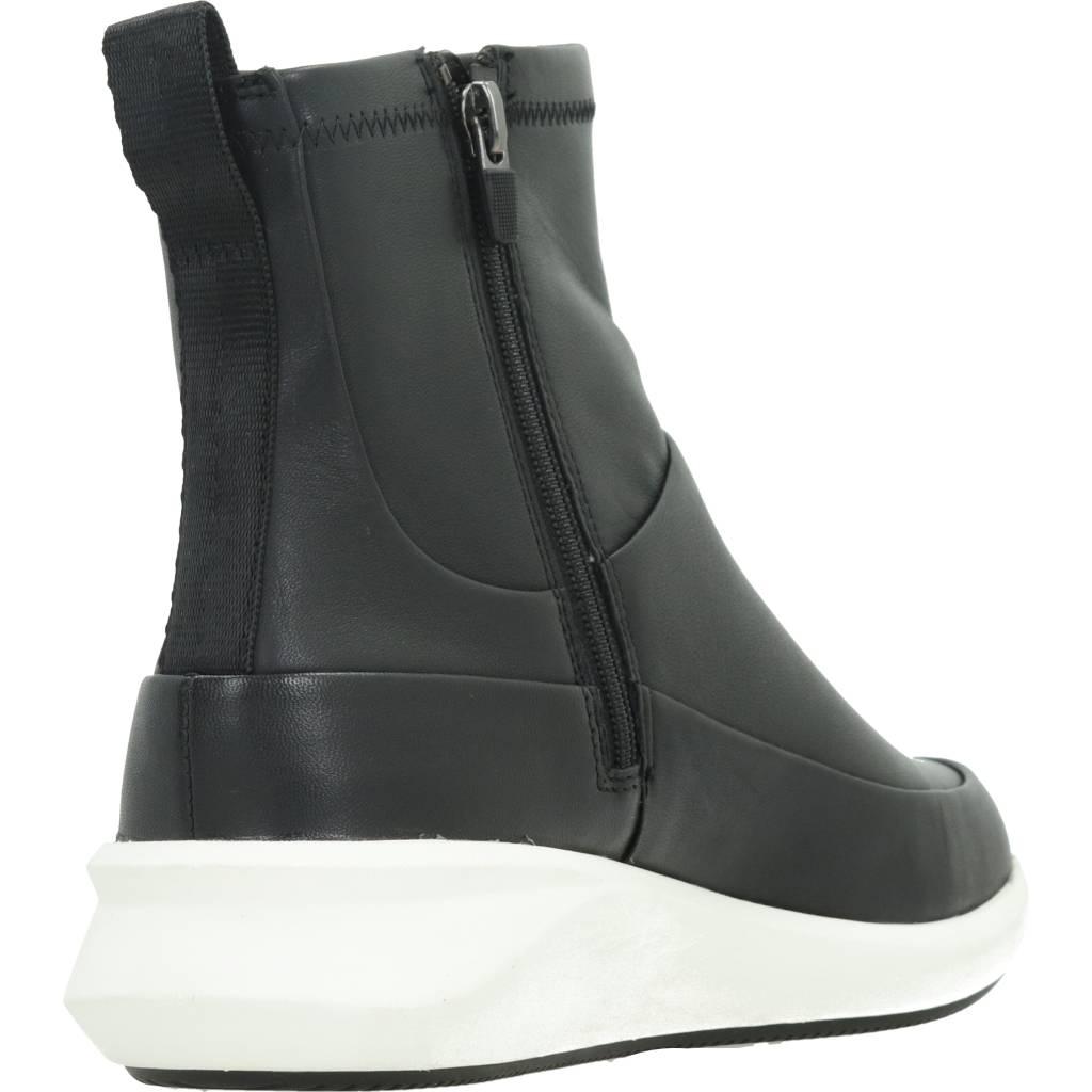 CLARKS UN RIO FREE en color NEGRO (3)