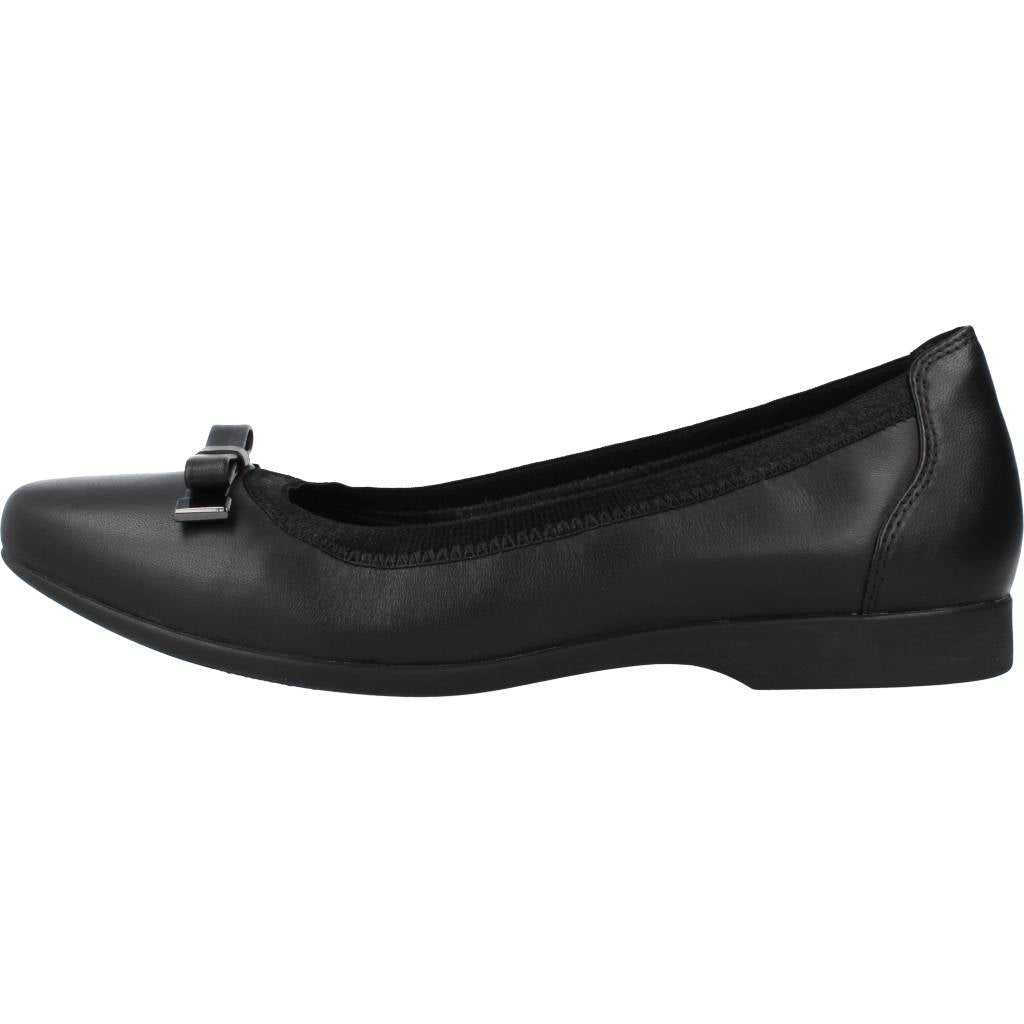 CLARKS UN DARCEY BOW en color NEGRO (2)
