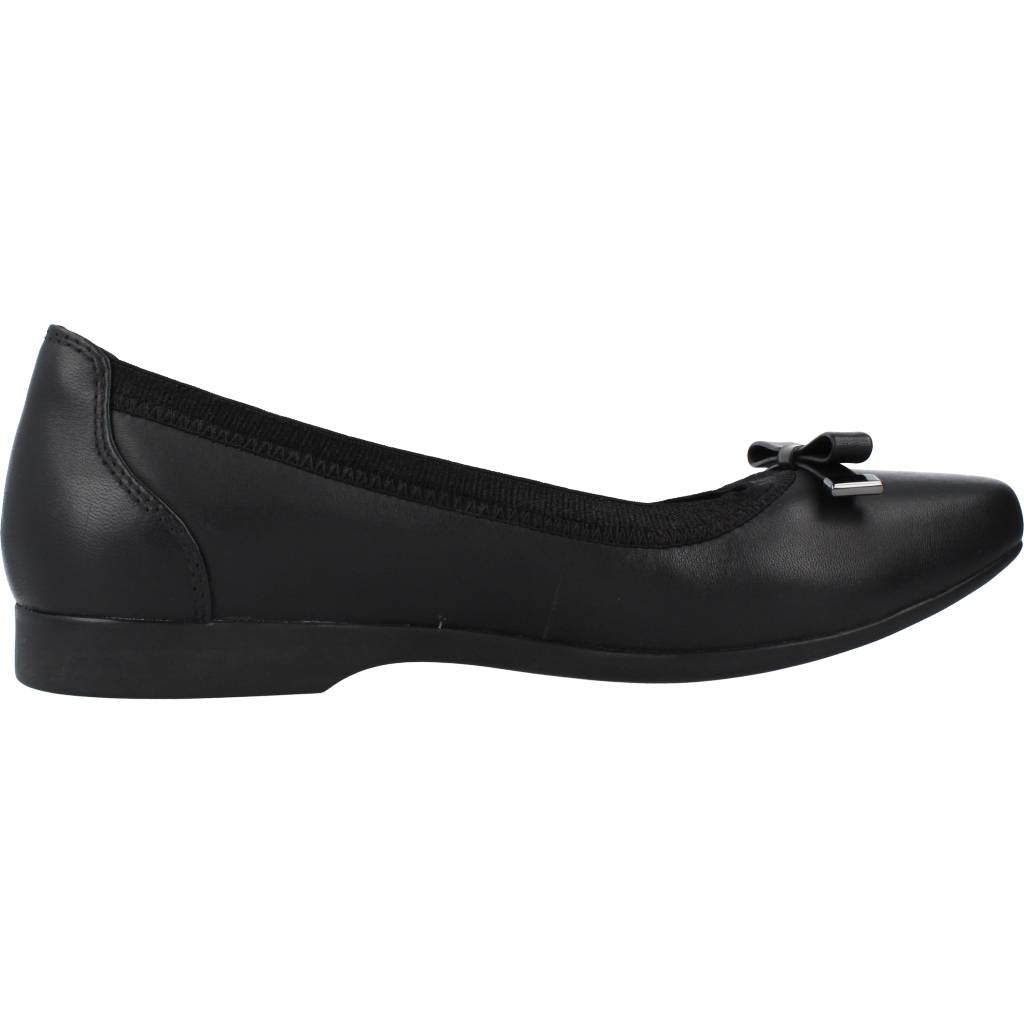 CLARKS UN DARCEY BOW en color NEGRO (4)