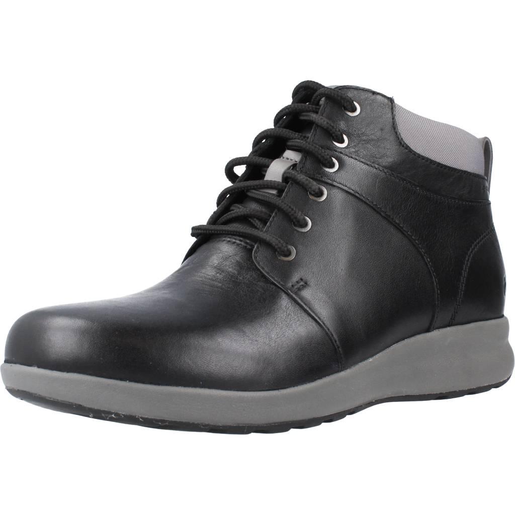 CLARKS UN ADORN WALK en color NEGRO (1)