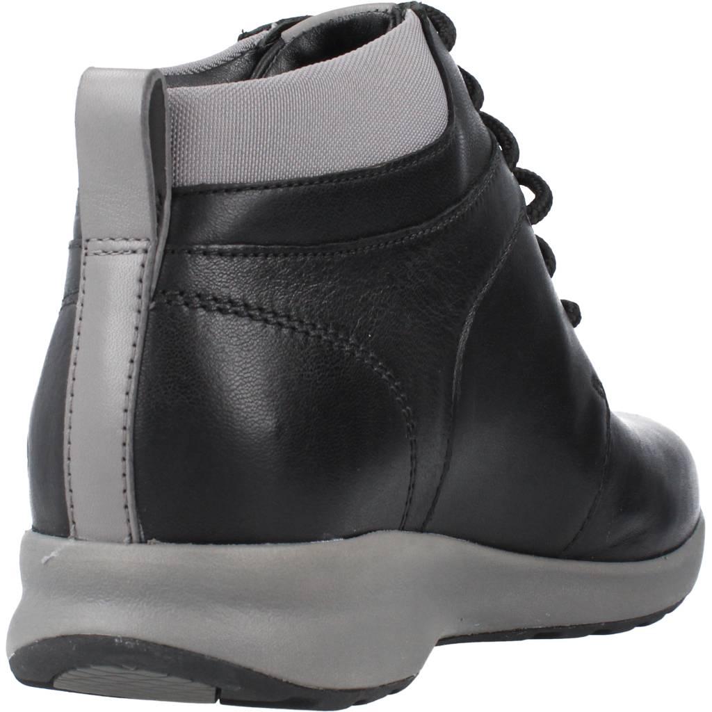 CLARKS UN ADORN WALK en color NEGRO (3)