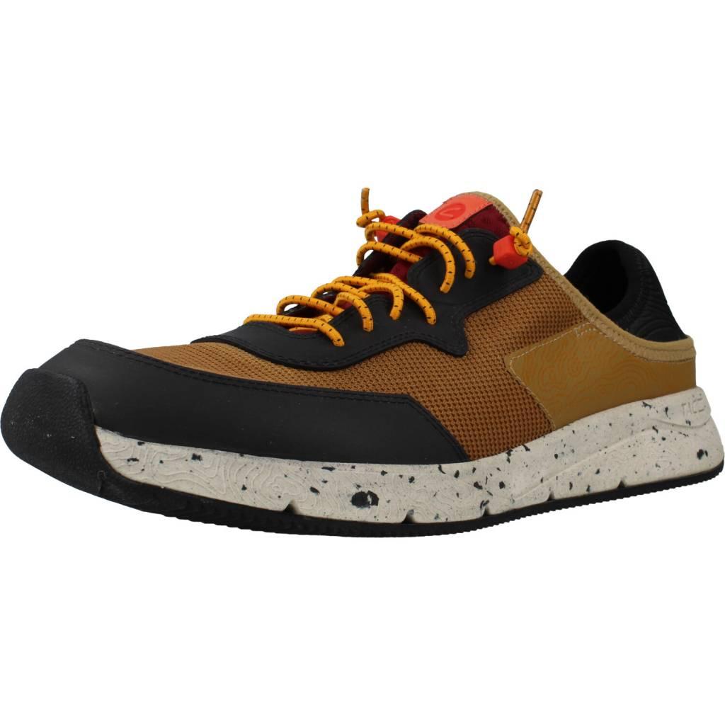 CLARKS DAVIS LOW en color MARRON (1)