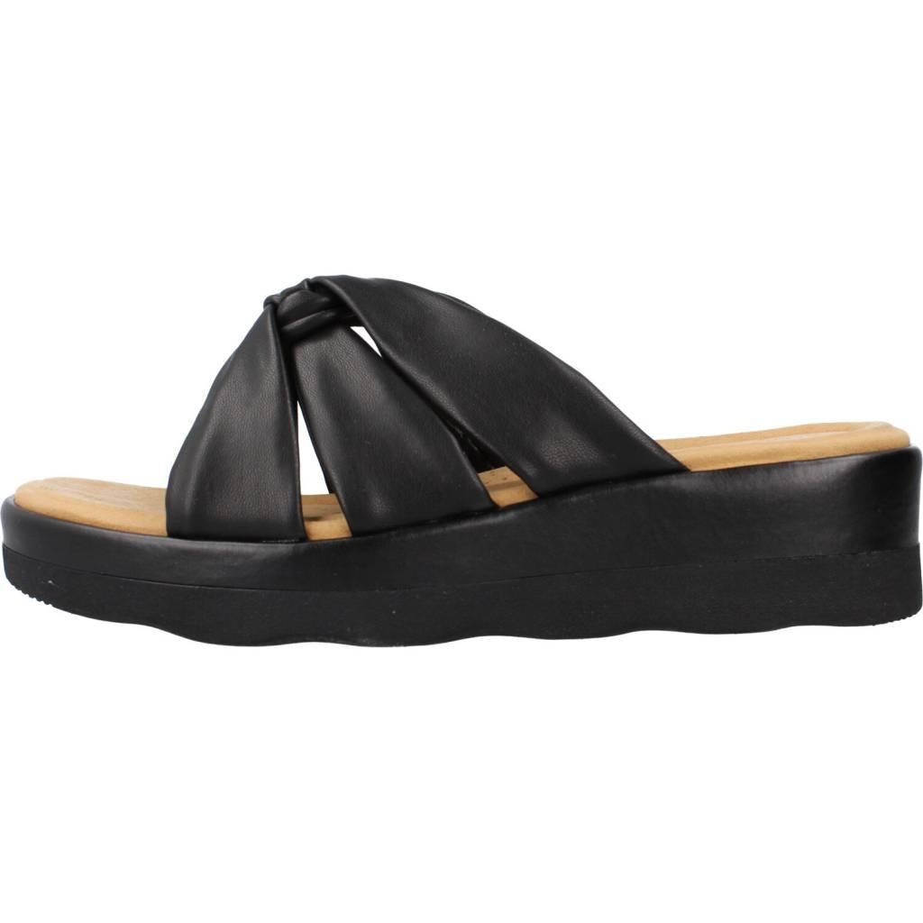 CLARKS CLARA CHARM en color NEGRO (2)