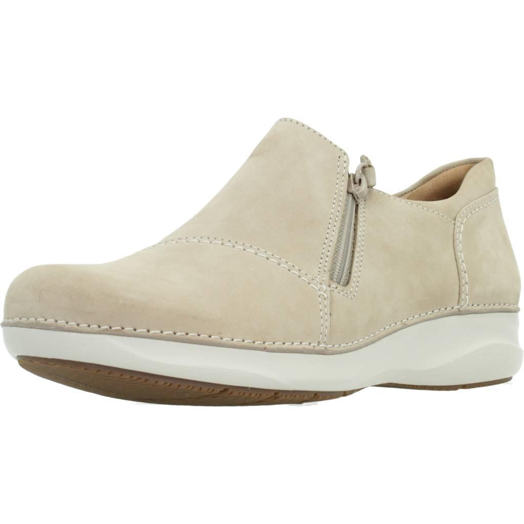 CLARKS APPLEY ZIP en color BEIS (1)