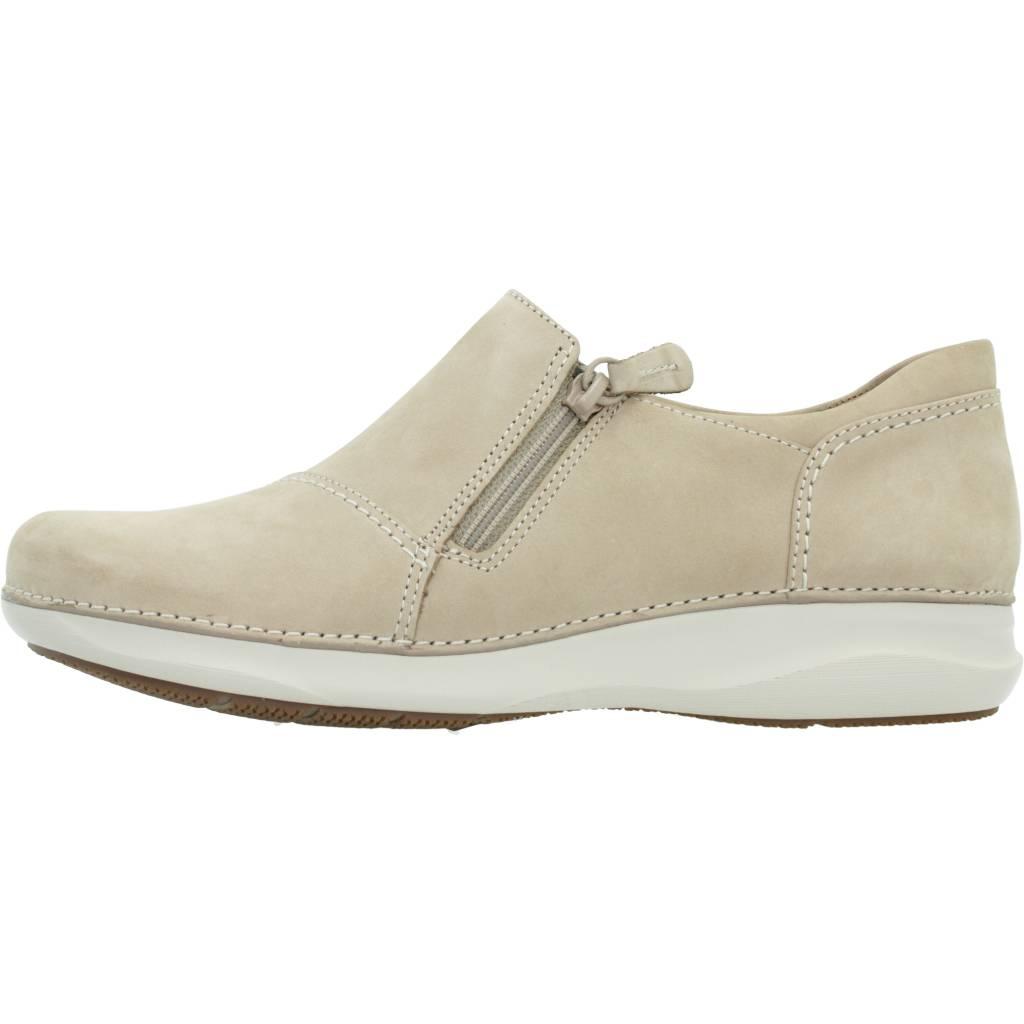 CLARKS APPLEY ZIP en color BEIS (2)