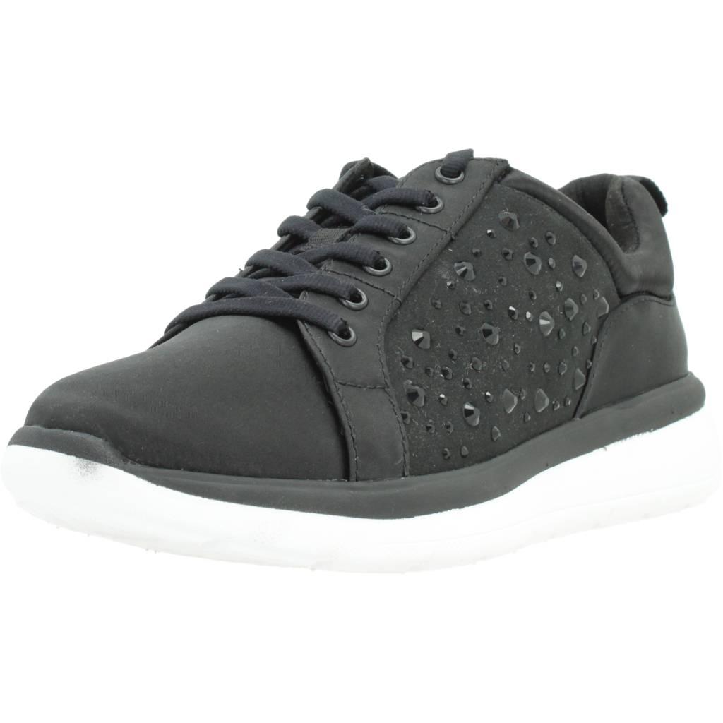 CLARKS EZERA AVE en color NEGRO (1)
