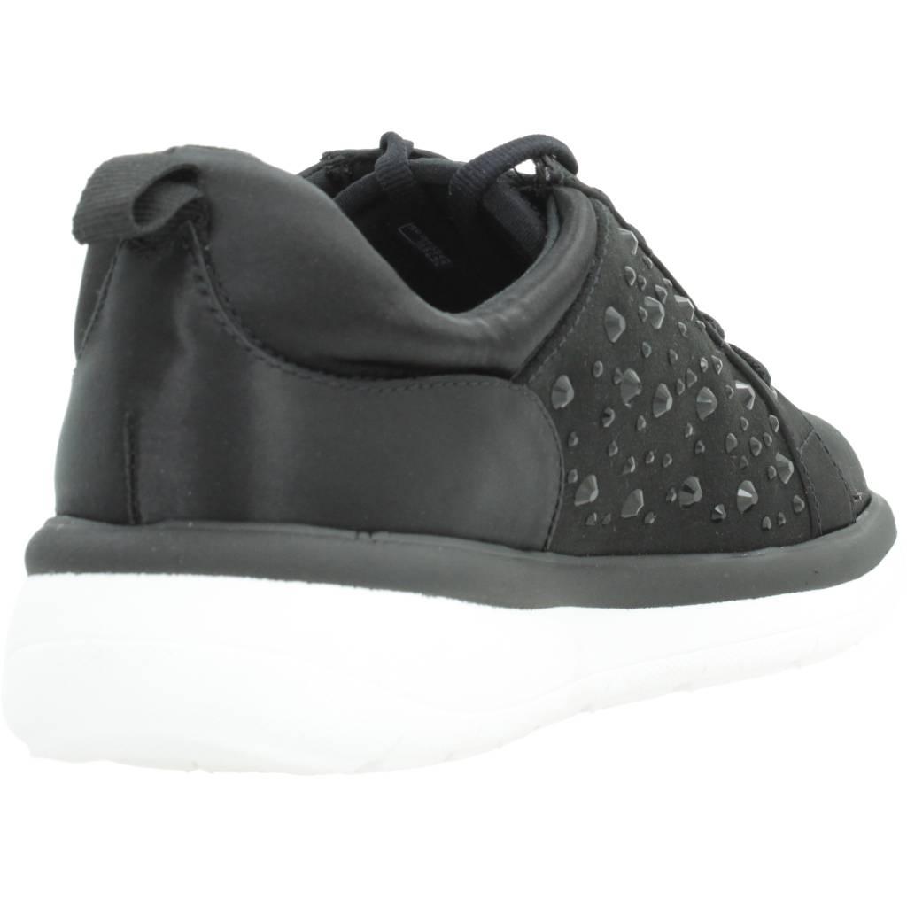 CLARKS EZERA AVE en color NEGRO (3)